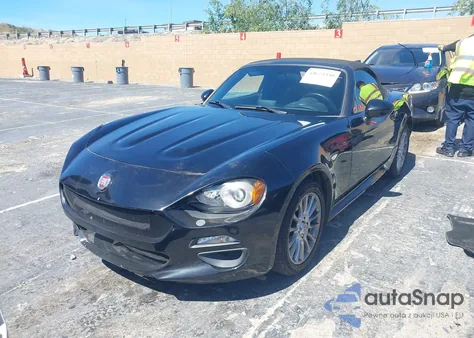 2017 Fiat 124 Spider Classica z USA, uszkodzony, nr VIN JC1NFAEK3H0127323